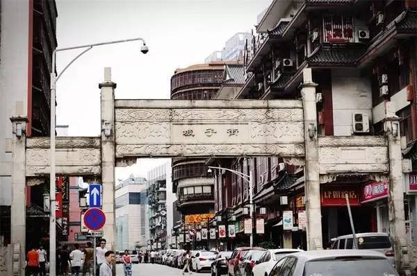 坡子街街道重塑城市风貌，推动社区发展新项目启动